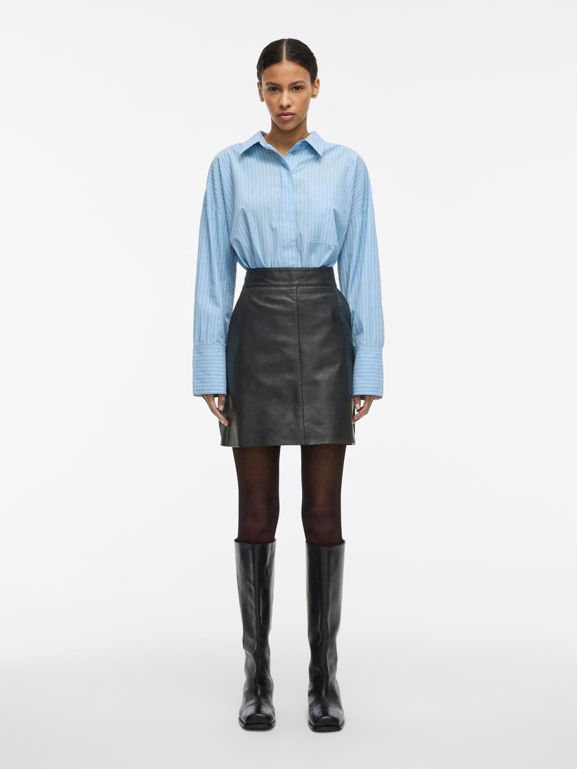 model_shot-front_full